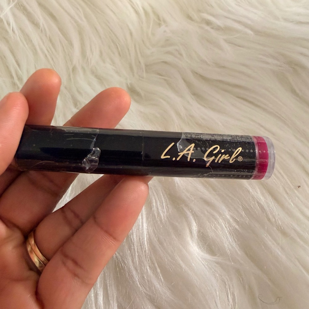 LA Girl Flat Velvet Matte Lipstick Womens 0.10oz Va Voom GLC823 New Sealed BERRY